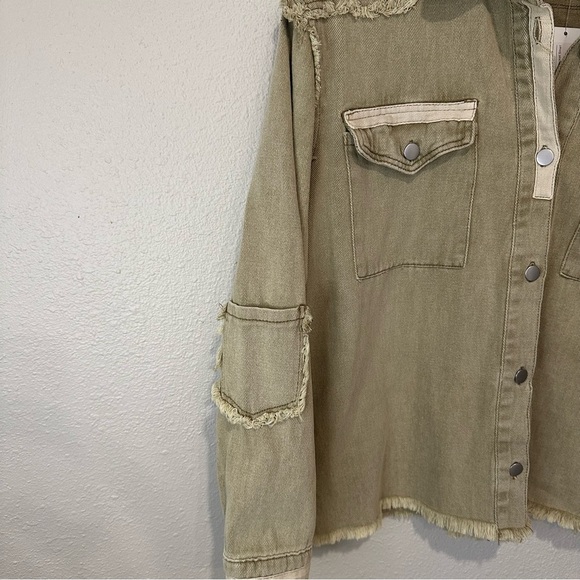 **NWT** POL Frayed Denim Button Down Shirt - Picture 5 of 12